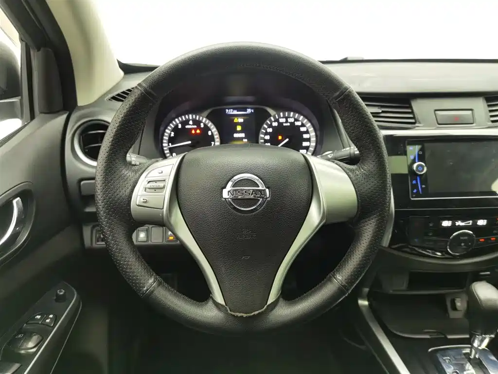 Nissan Terra 2019 — фото 11