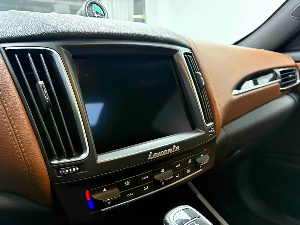 Maserati Levante 2021 — фото 11