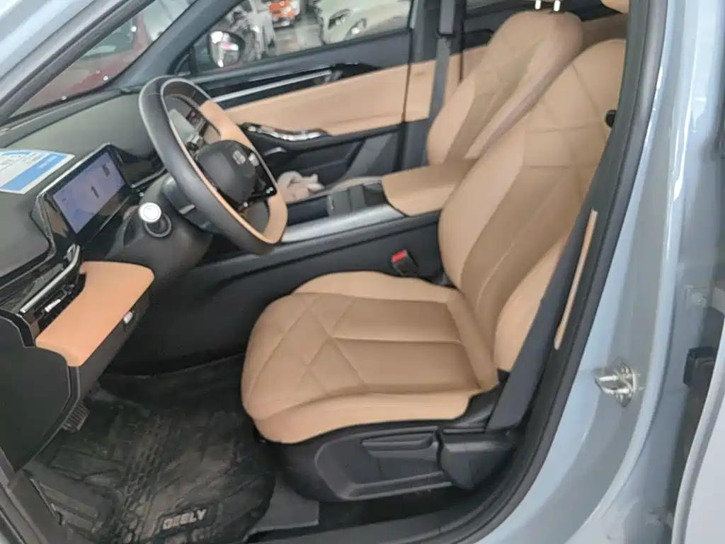 Geely Galaxy L6 2023 — фото 15