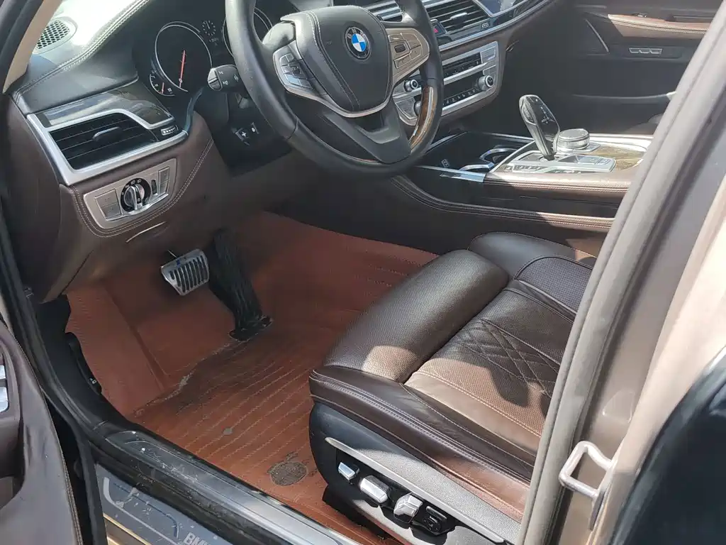 BMW 7 Series 2016 — фото 20