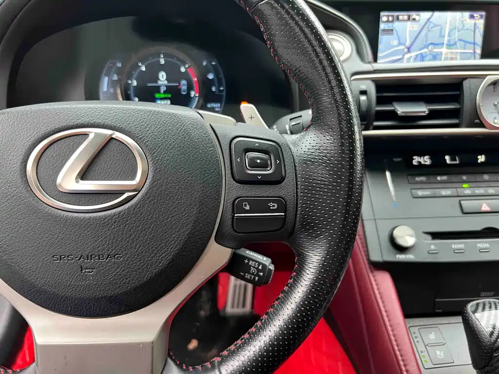 Lexus RC 2017 — фото 24