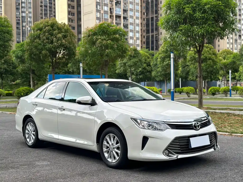 Toyota Camry 2015 — фото 3