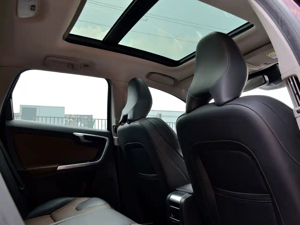 Volvo XC60 2015 — фото 10