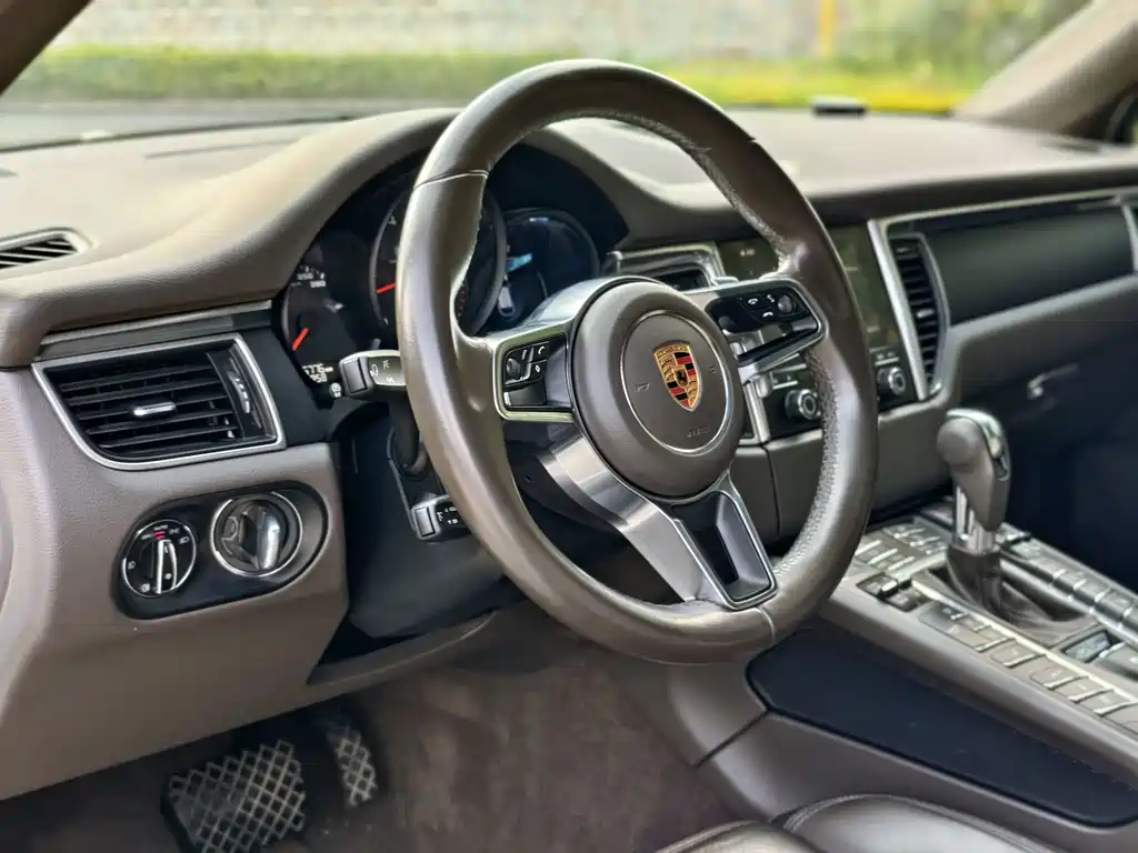 Porsche Macan 2017 — фото 17