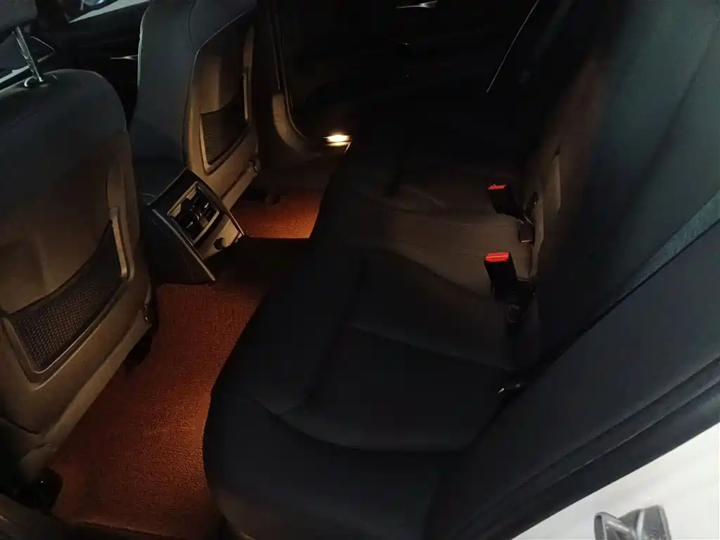 BMW 3 Series 2016 — фото 17