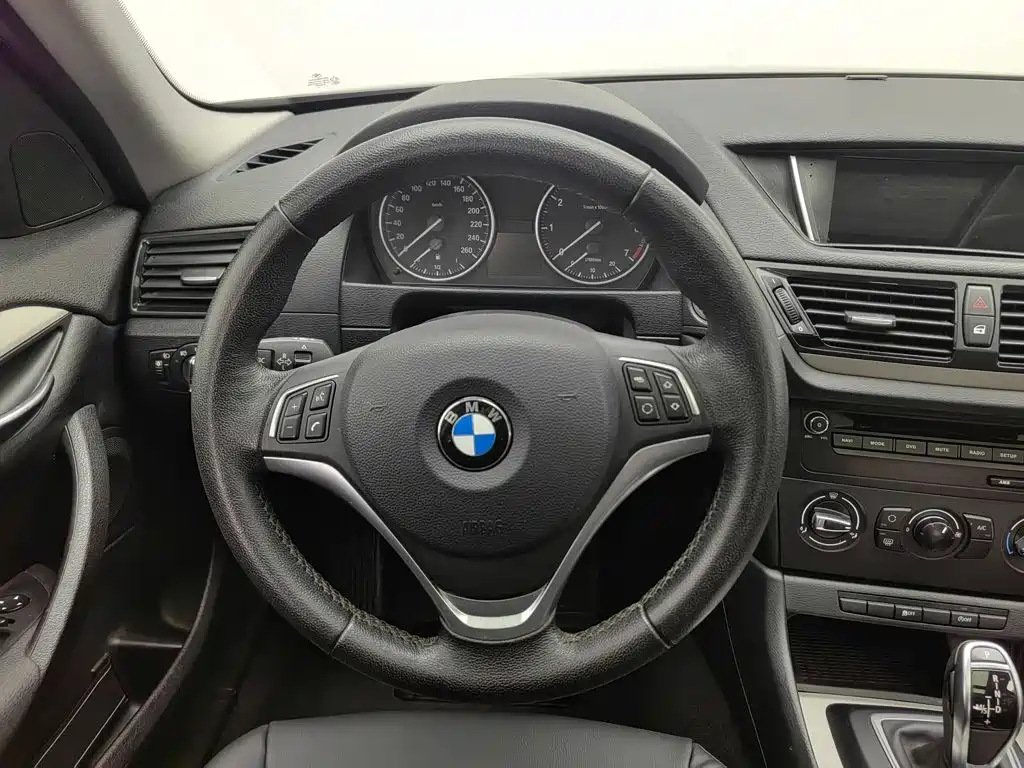 BMW X1 2015 — фото 11