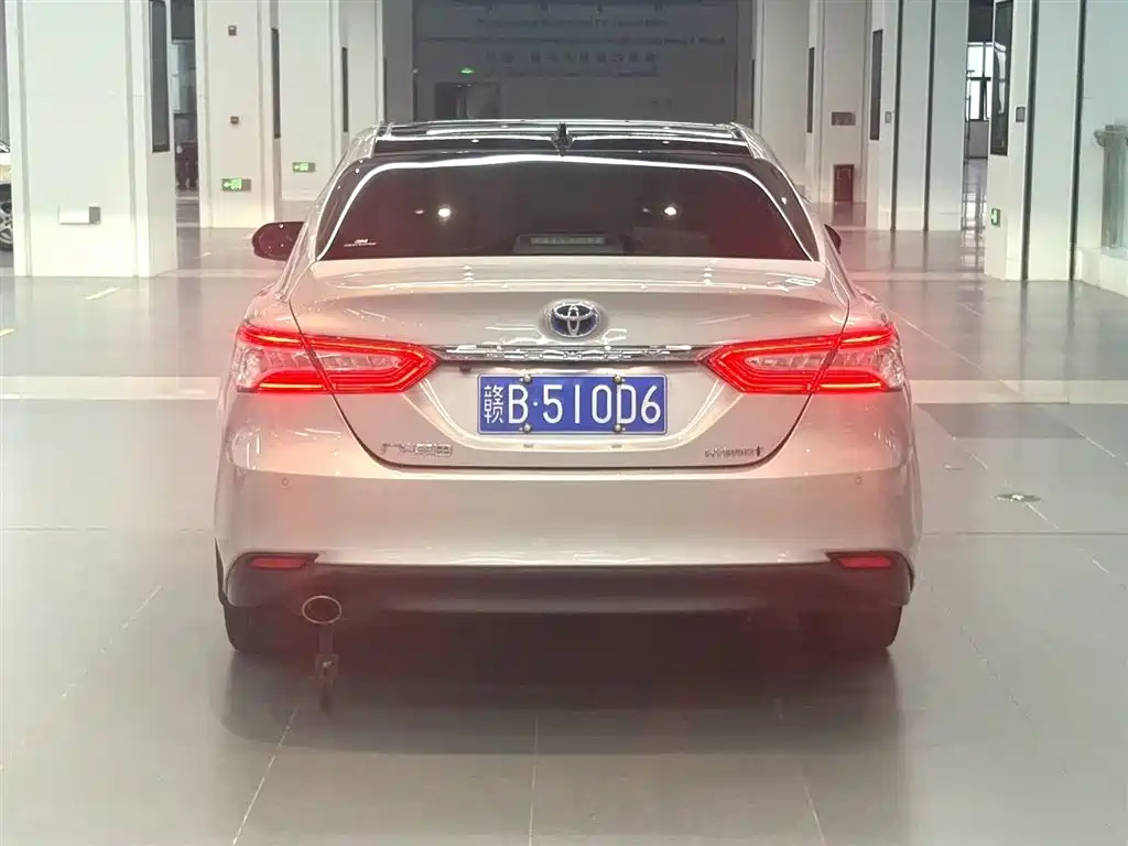 Toyota Camry 2021 — фото 8