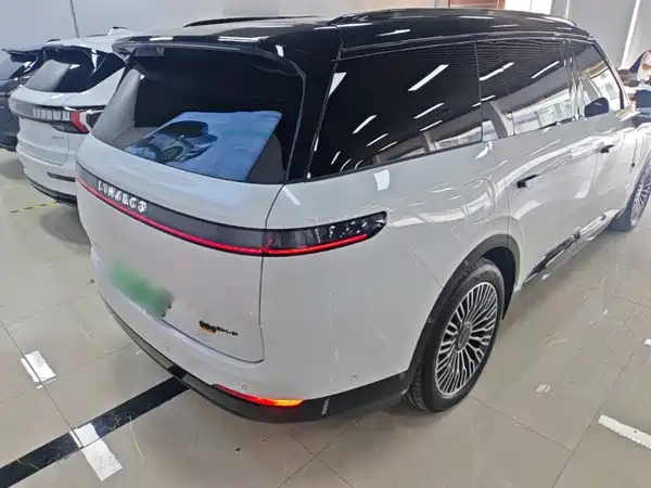 Lynk & Co 900 2025