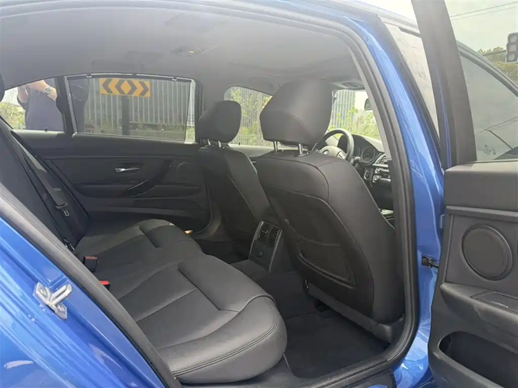 BMW 3 Series 2017 — фото 13