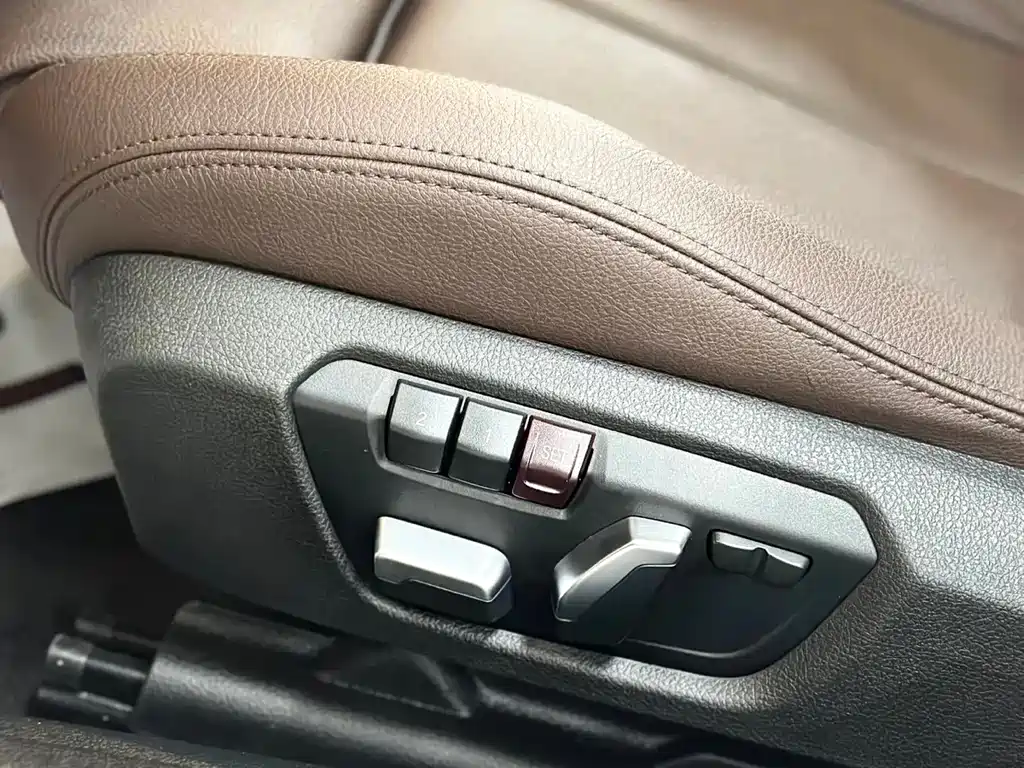 BMW 3 Series 2019 — фото 10
