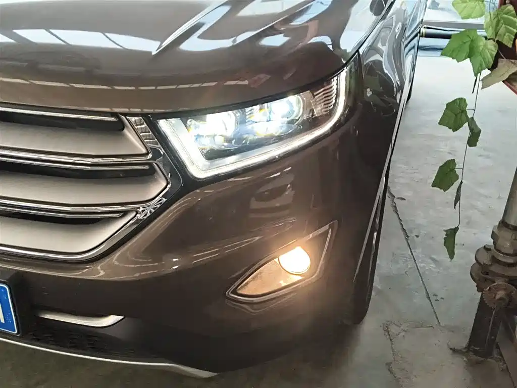 Ford Edge 2017 — фото 24