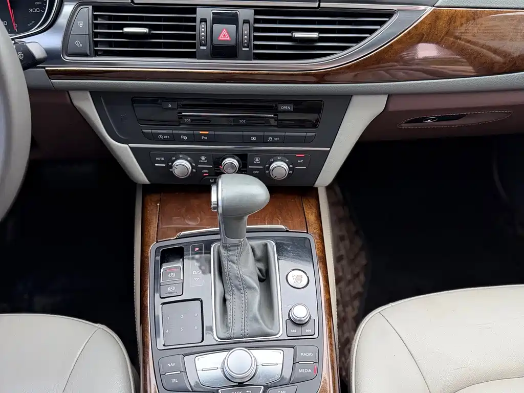 Audi A6L 2014 — фото 24