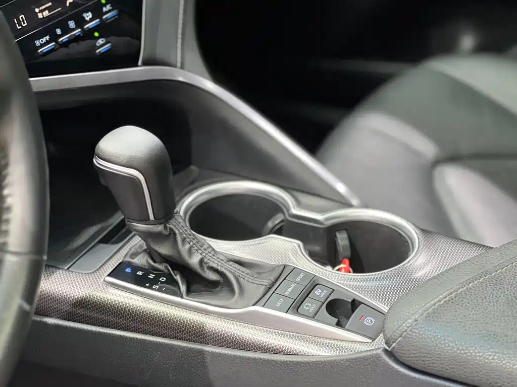 Toyota Camry 2021 — фото 16