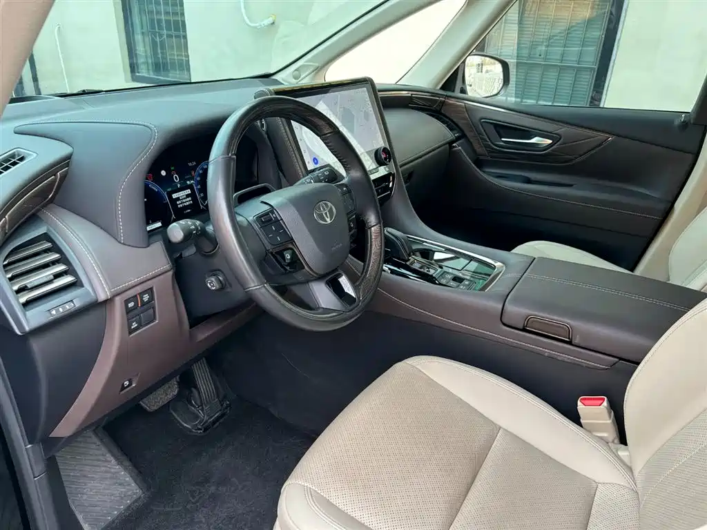 Toyota Alphard 2023 — фото 22