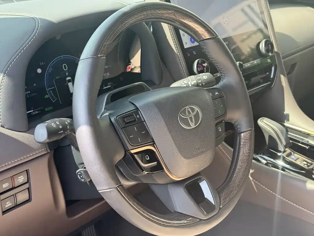 Toyota Alphard 2025 — фото 11
