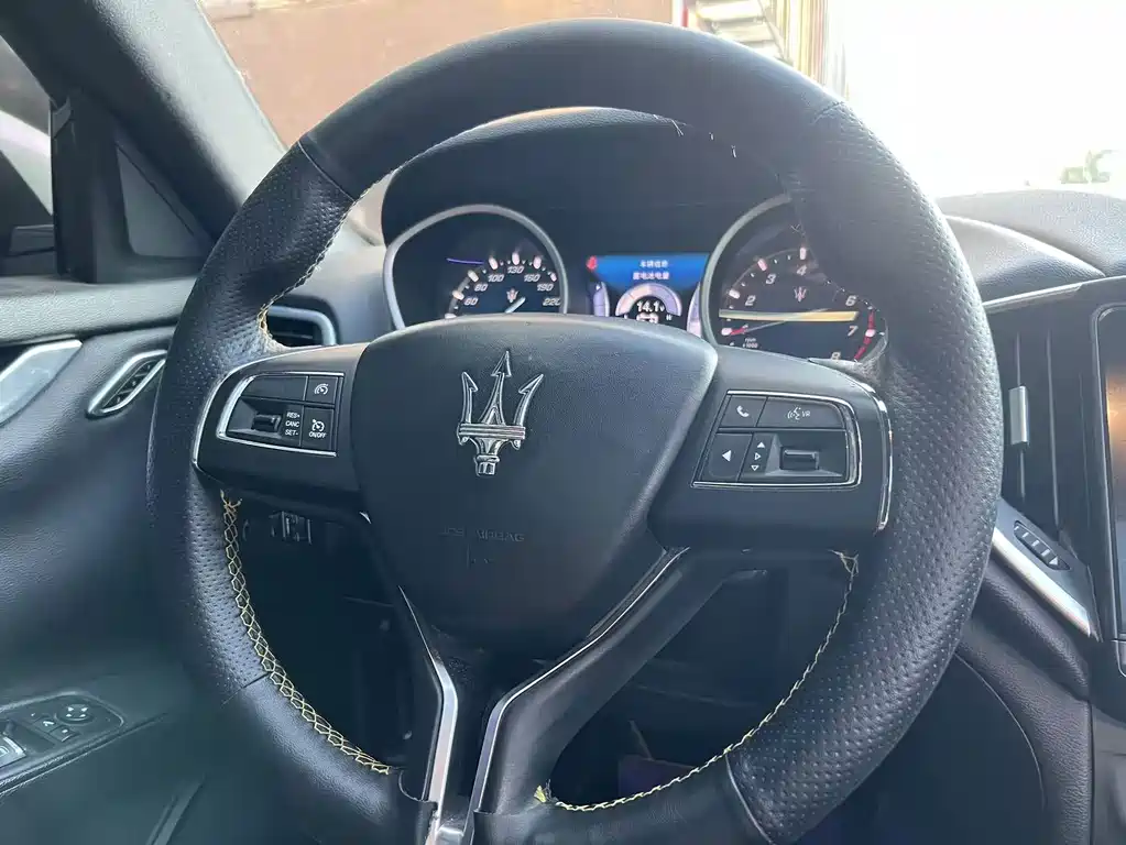 Maserati Ghibli 2017 — фото 9