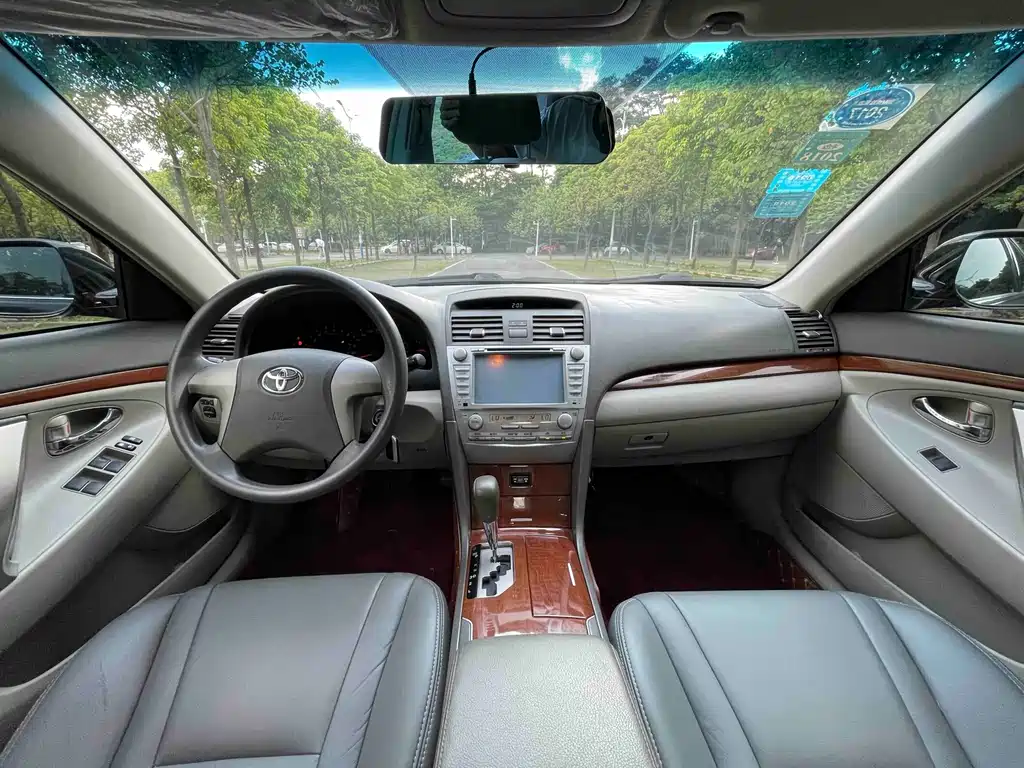 Toyota Camry 2014 — фото 18