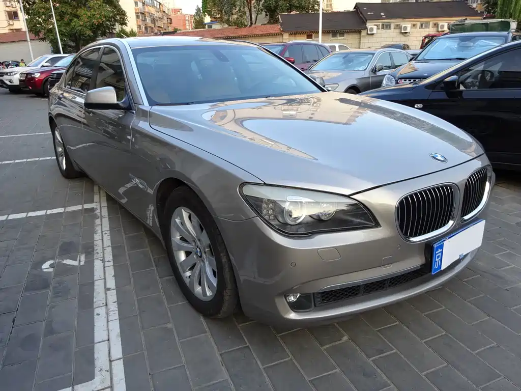 BMW 7 Series 2011 — фото 3