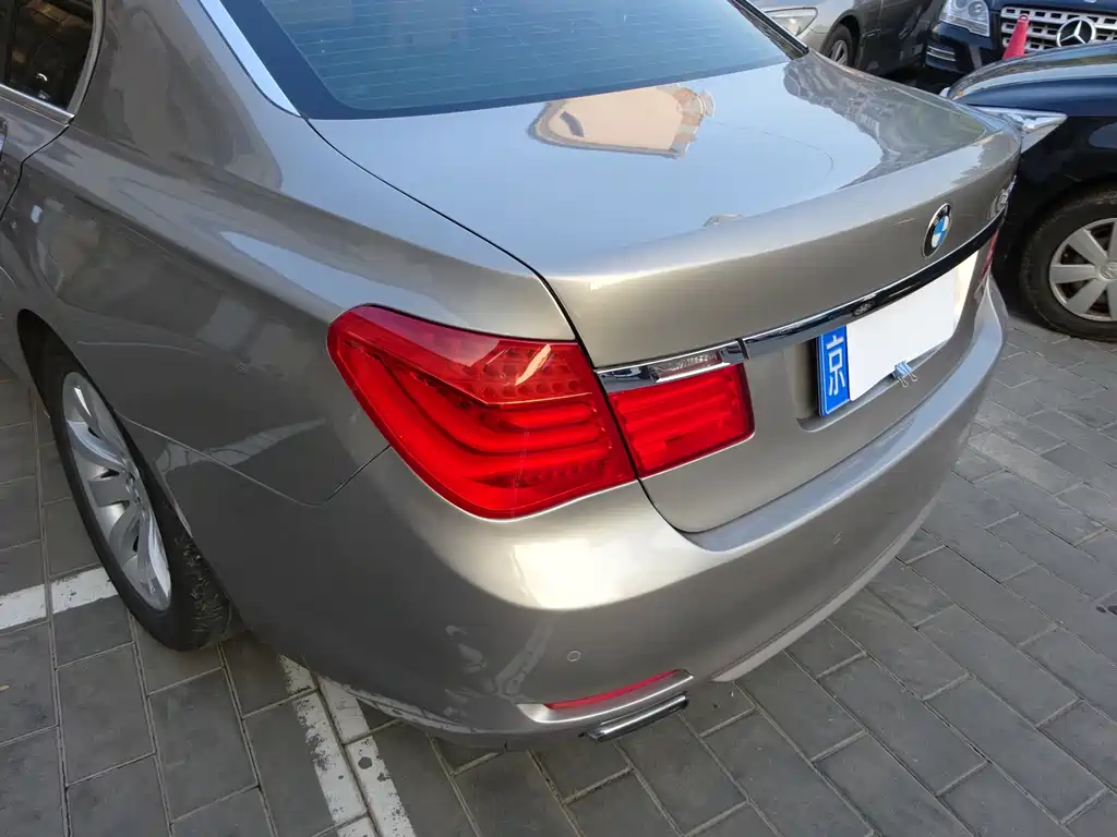 BMW 7 Series 2011 — фото 19