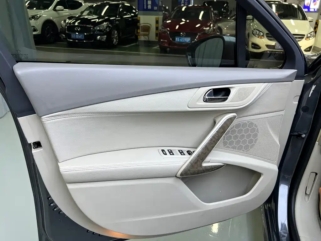Peugeot 508 2014 — фото 10