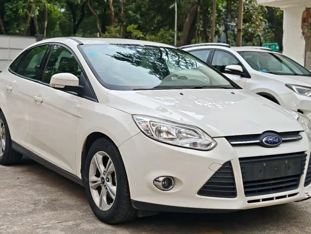 Ford Focus 2014 — фото 3