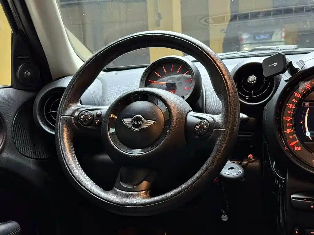 MINI Countryman 2015 — фото 11