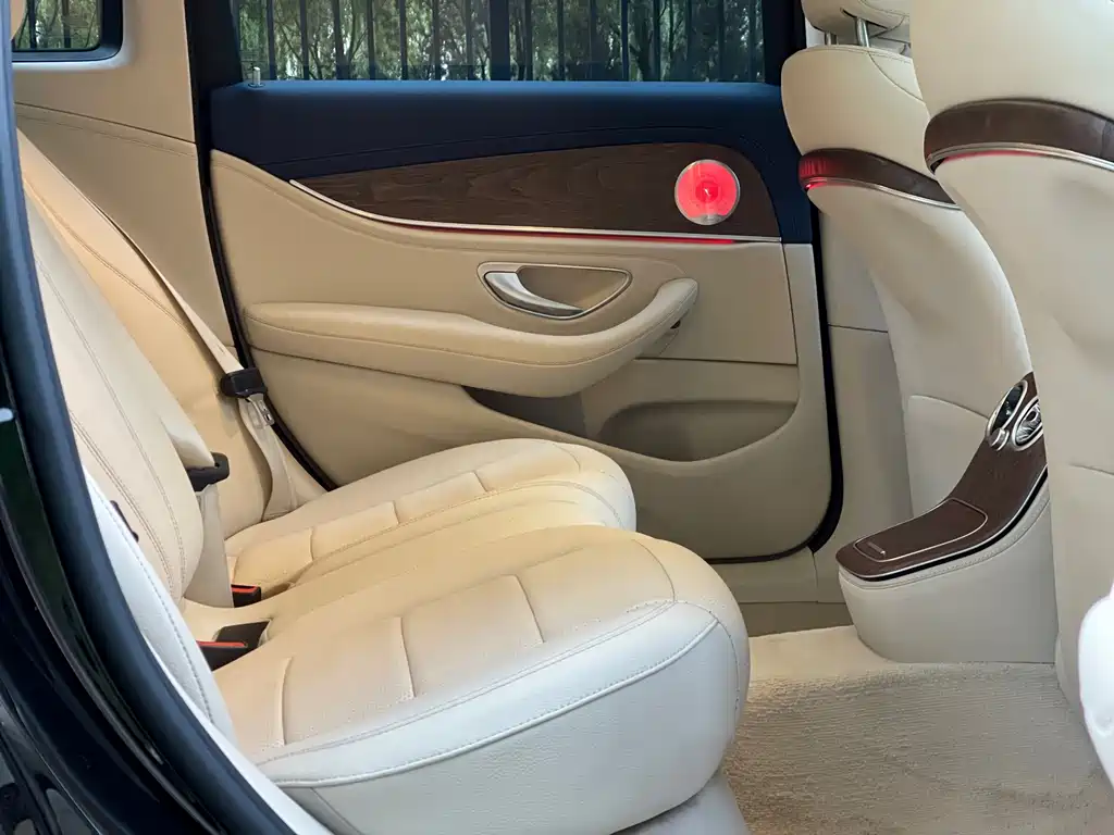 Mercedes-Benz E-Class 2023 — фото 4