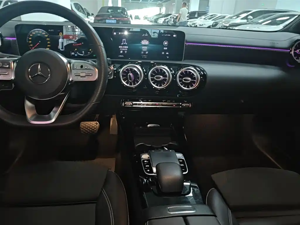Mercedes-Benz A-Class 2019 — фото 10