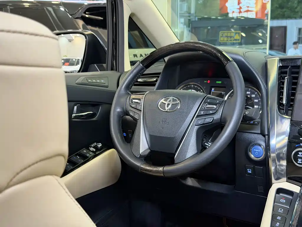 Toyota Vellfire 2022 — фото 18
