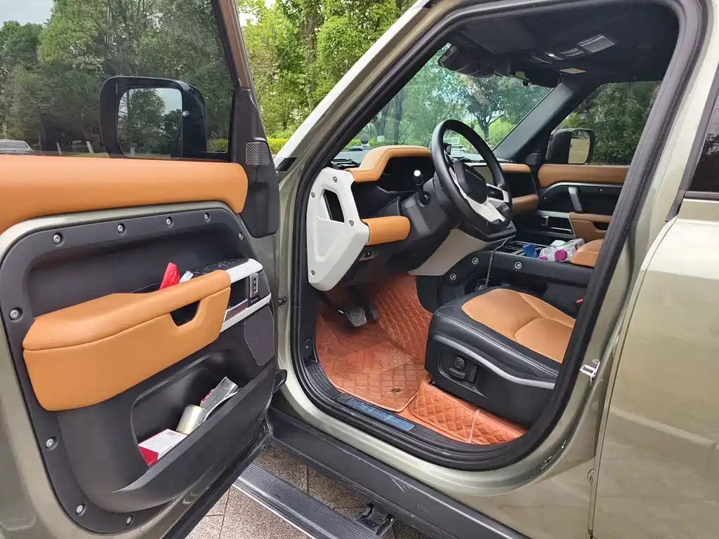 Land Rover Defender 2024 — фото 11