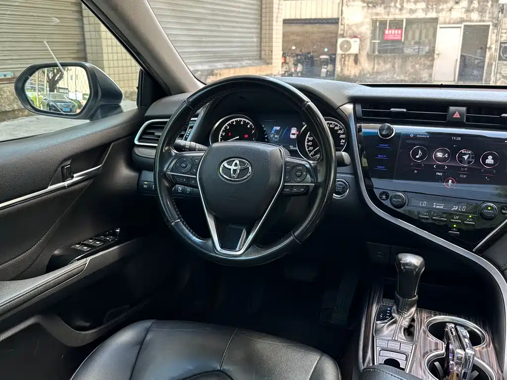 Toyota Camry 2019 — фото 21