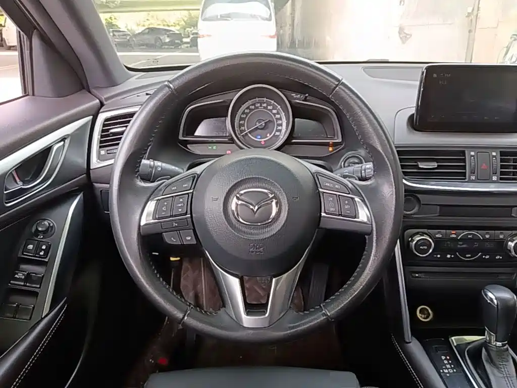 Mazda CX-4 2016 — фото 11