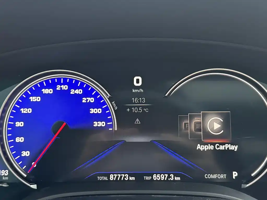 BMW 5 Series 2018 — фото 11