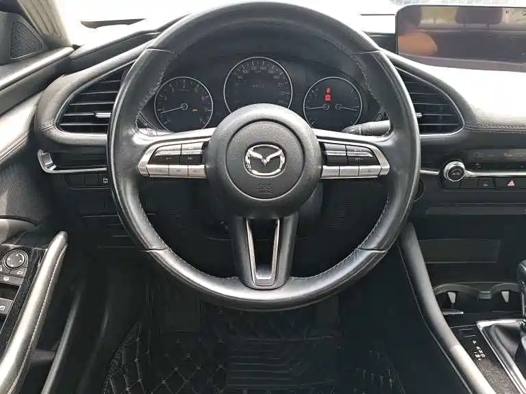 Mazda 3 Axela 2019 — фото 11