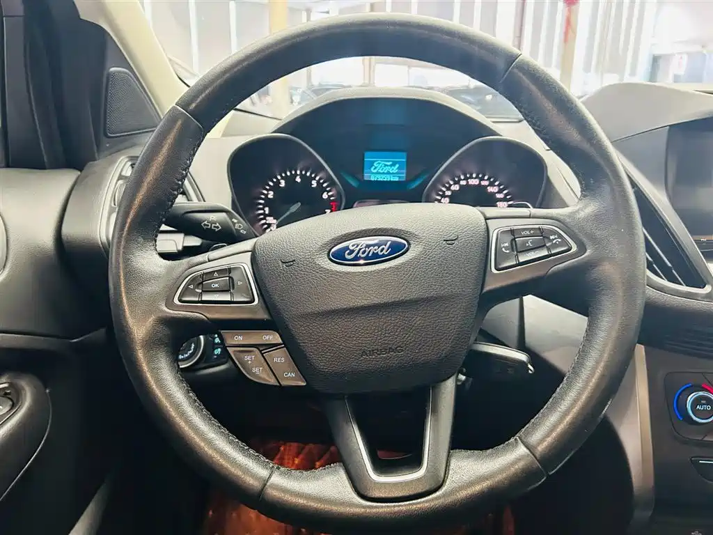 Ford Kuga 2017 — фото 15