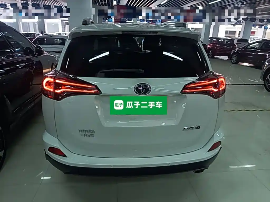 Toyota RAV4 2018 — фото 6