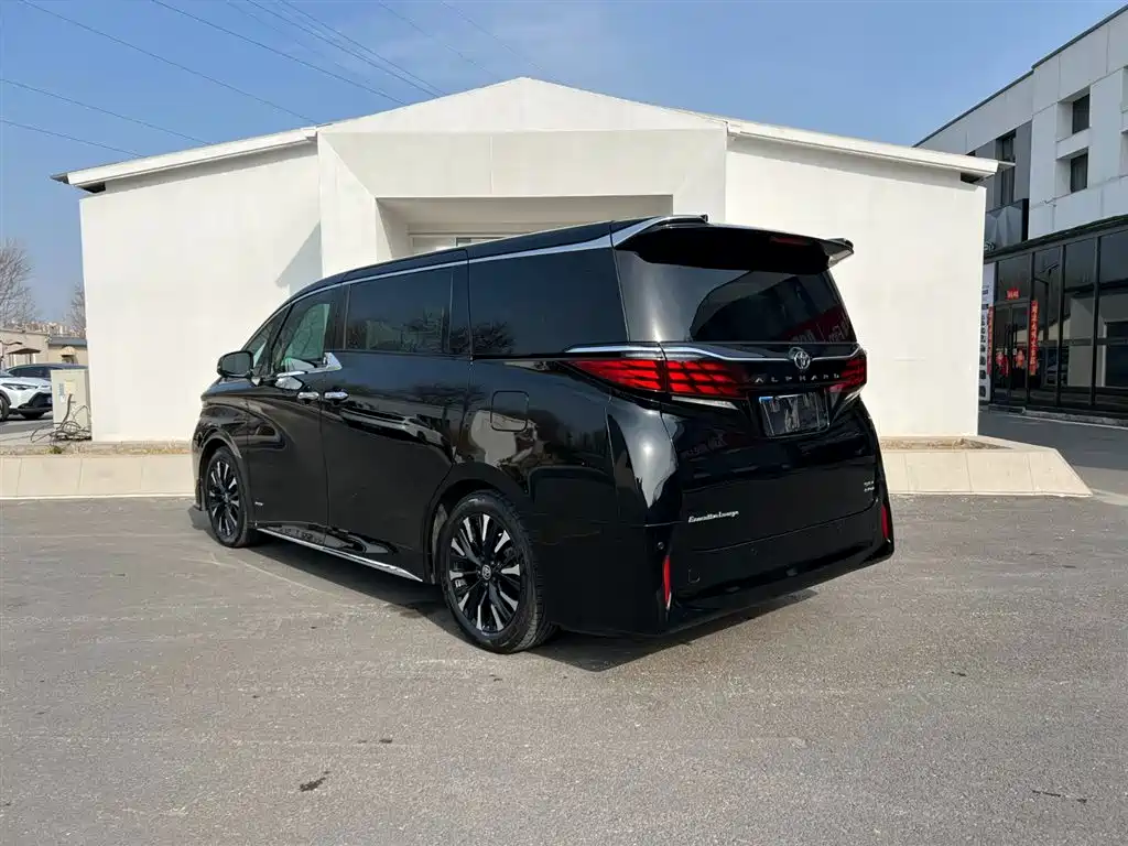 Toyota Alphard 2023