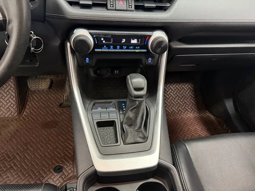 Toyota Wildlander 2022 — фото 10