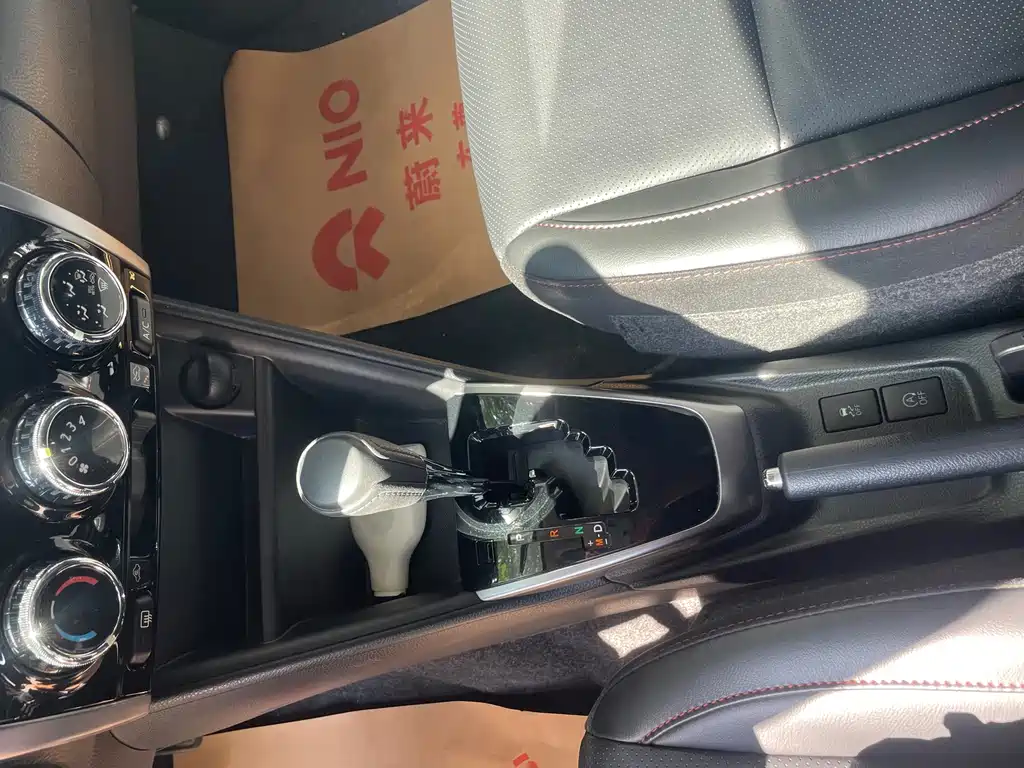Toyota Yaris L 2023 — фото 15