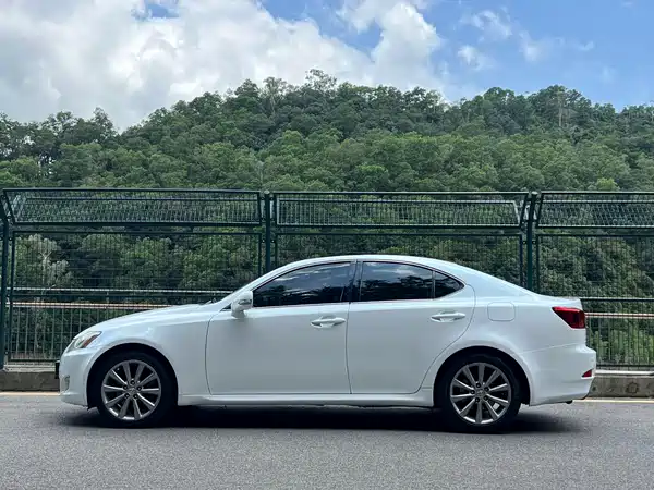 Lexus IS 2009