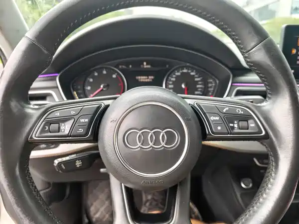 Audi A4L 2018