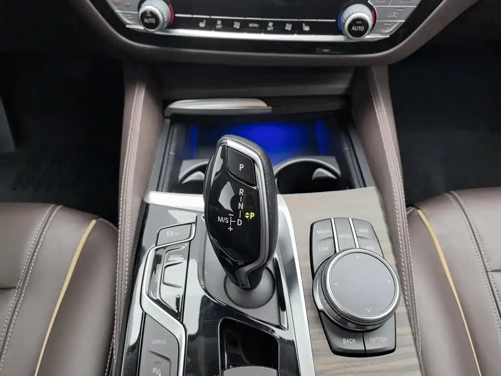 BMW 5 Series New Energy 2020 — фото 13