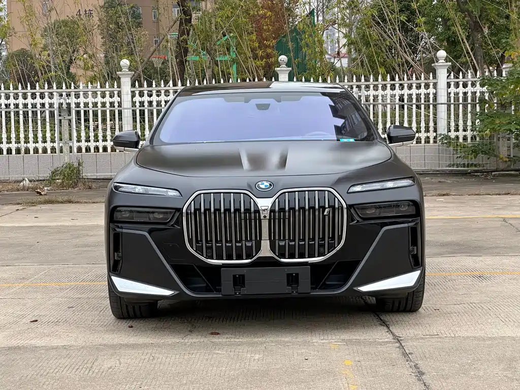 BMW i7 2023 — фото 2