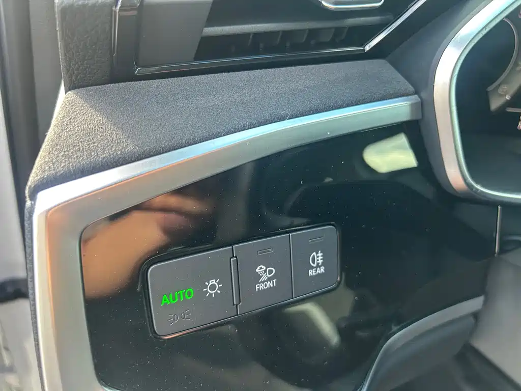 Audi Q3 2023 — фото 10
