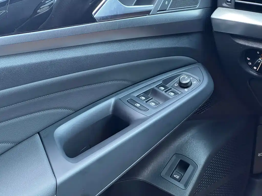 Volkswagen Passat 2023 — фото 18