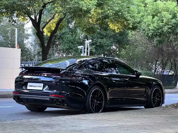 Porsche Panamera 2023