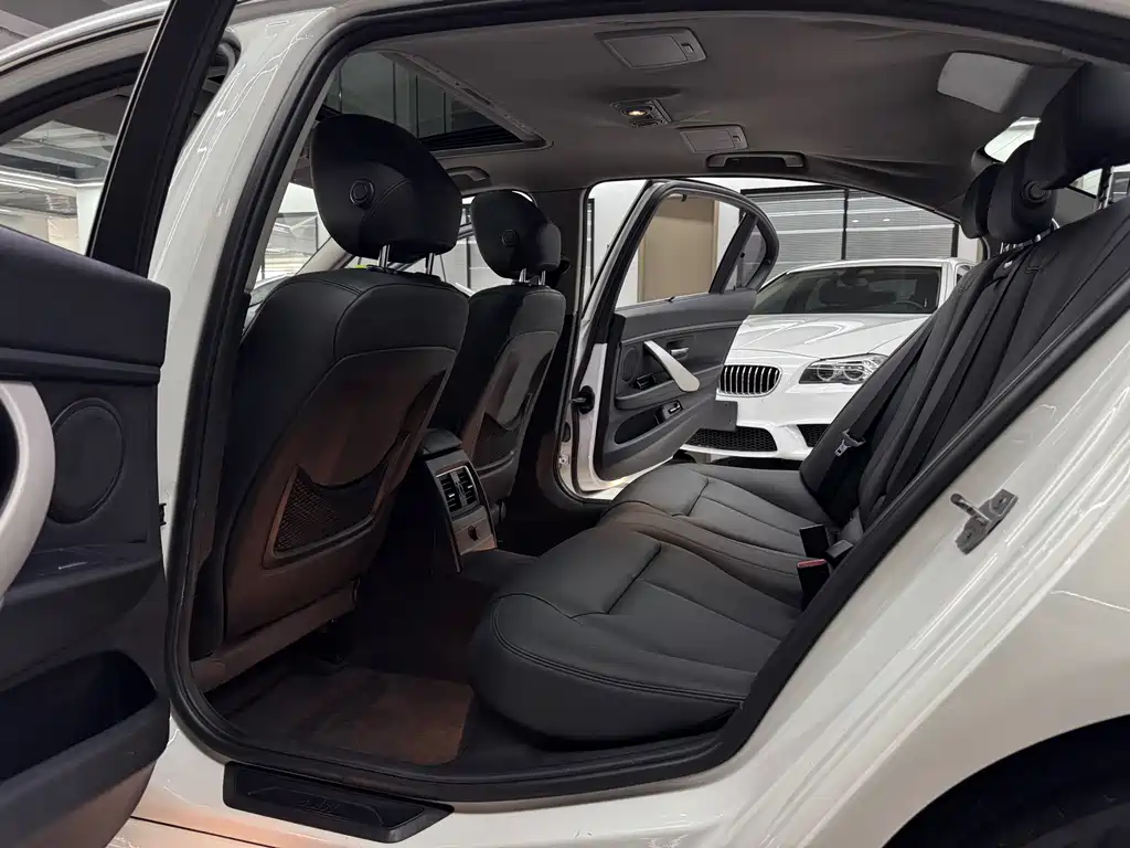 BMW 3 Series 2016 — фото 16