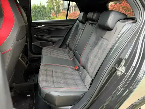 Volkswagen Golf GTI 2024