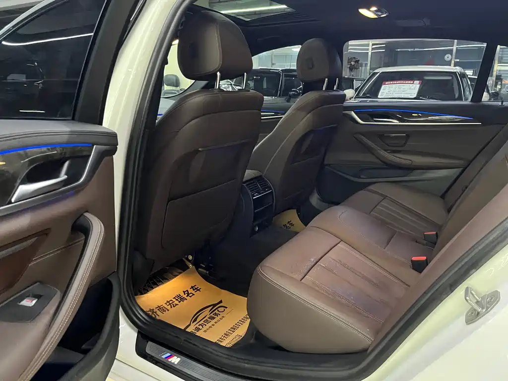 BMW 5 Series 2019 — фото 12