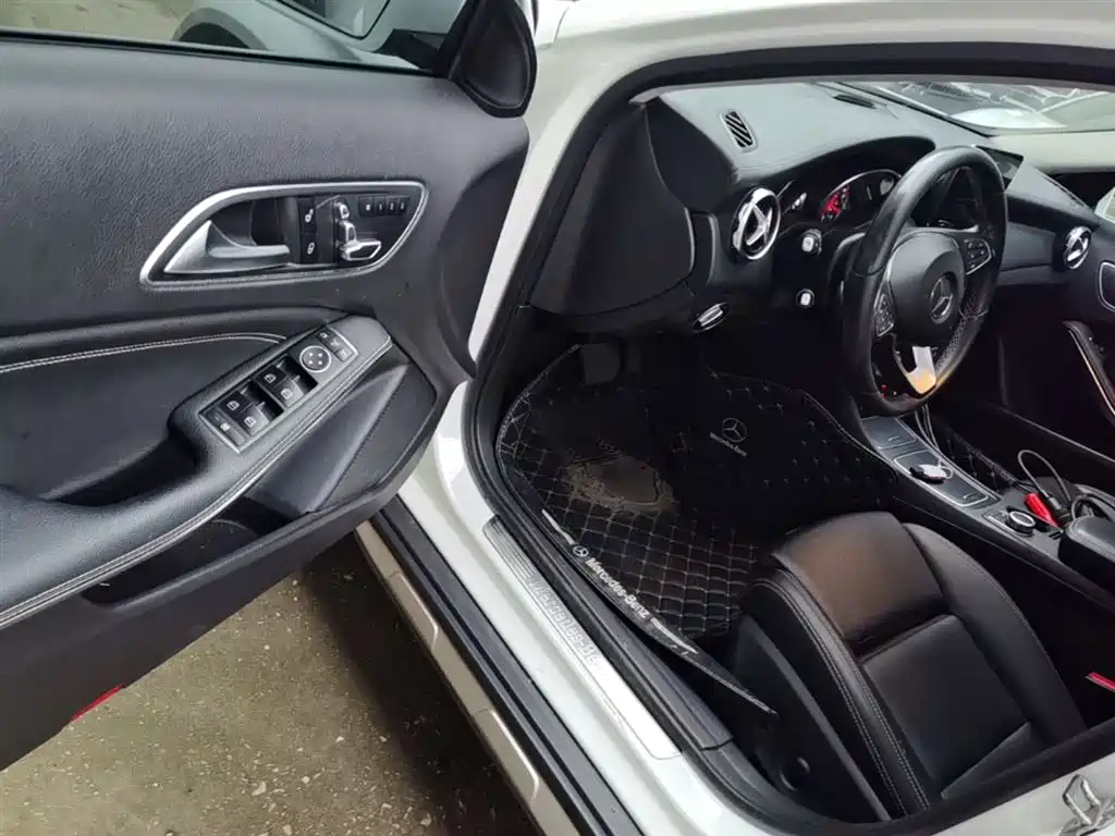 Mercedes-Benz GLA 2018 — фото 16